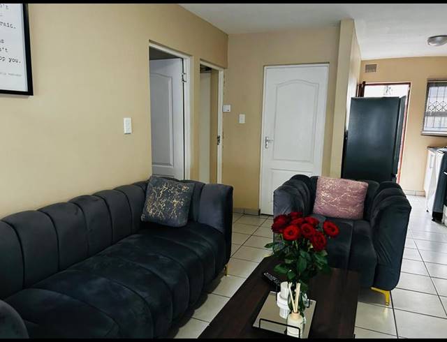 2 BEDROOM PROPERTY TO RENT IN NEWLANDS EAST